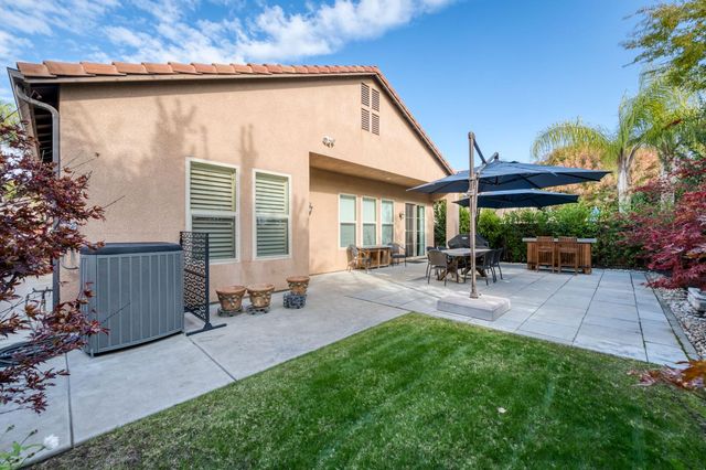 1557 E Via Estrella Dr, Fresno, CA 93730