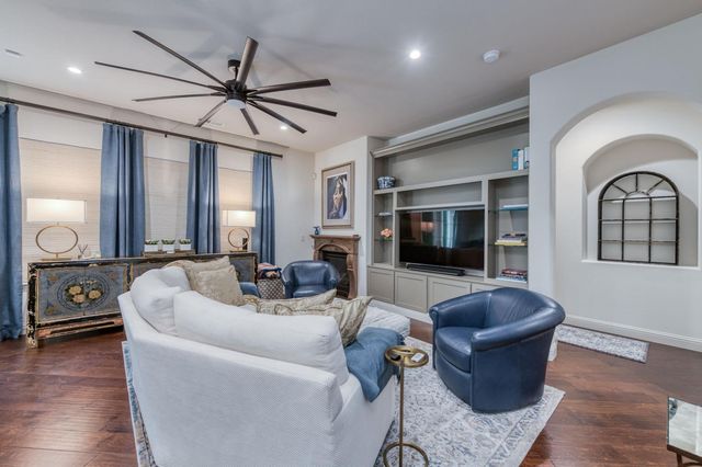 1557 E Via Estrella Dr, Fresno, CA 93730