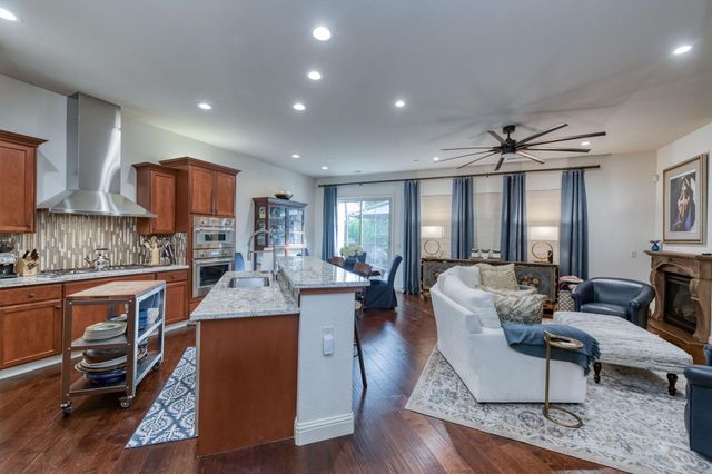 1557 E Via Estrella Dr, Fresno, CA 93730