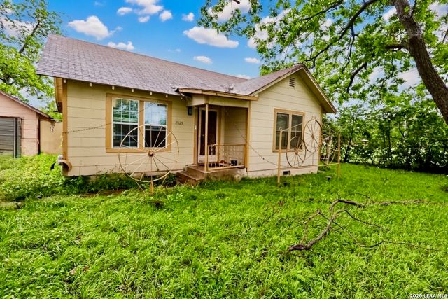 2425 N AUSTIN ST, Seguin, TX 78155