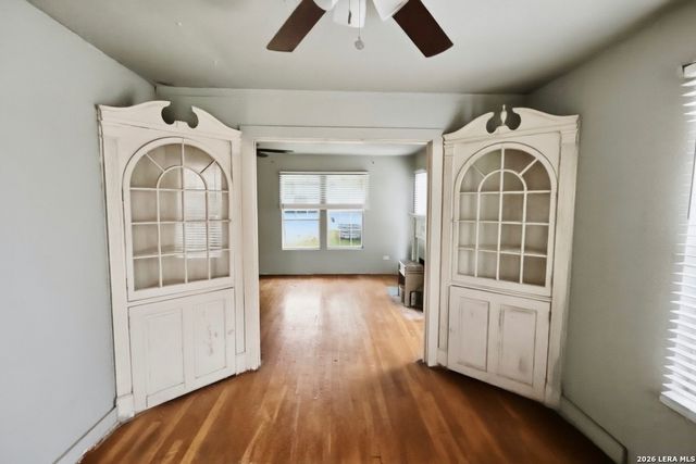 2425 N AUSTIN ST, Seguin, TX 78155