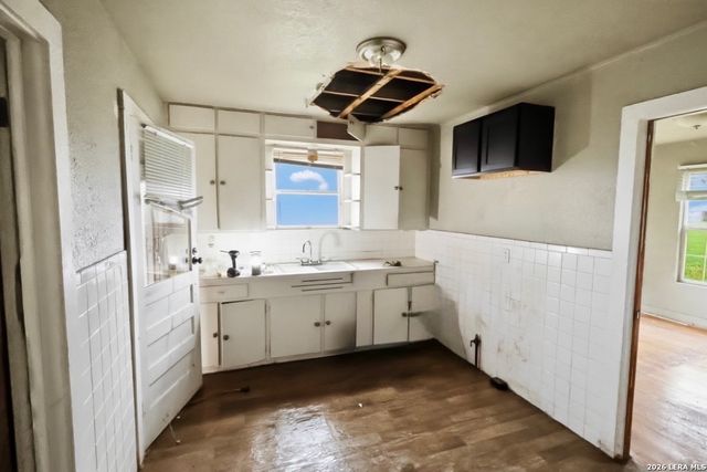 2425 N AUSTIN ST, Seguin, TX 78155