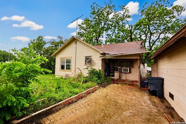 2425 N AUSTIN ST, Seguin, TX 78155