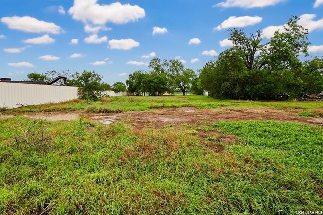 2425 N AUSTIN ST, Seguin, TX 78155