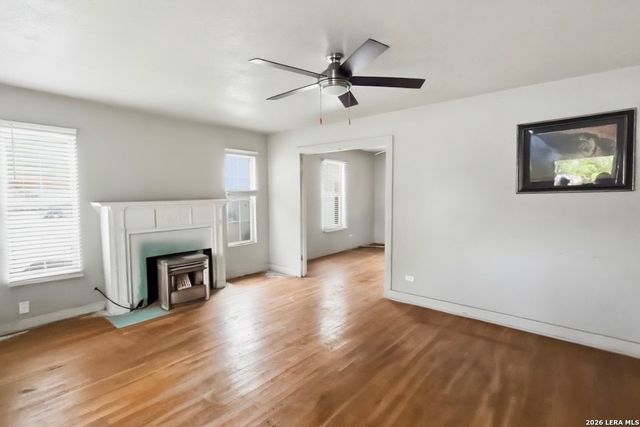 2425 N AUSTIN ST, Seguin, TX 78155