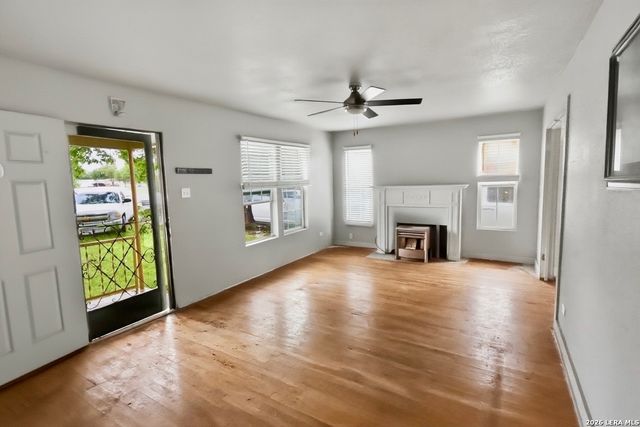 2425 N AUSTIN ST, Seguin, TX 78155