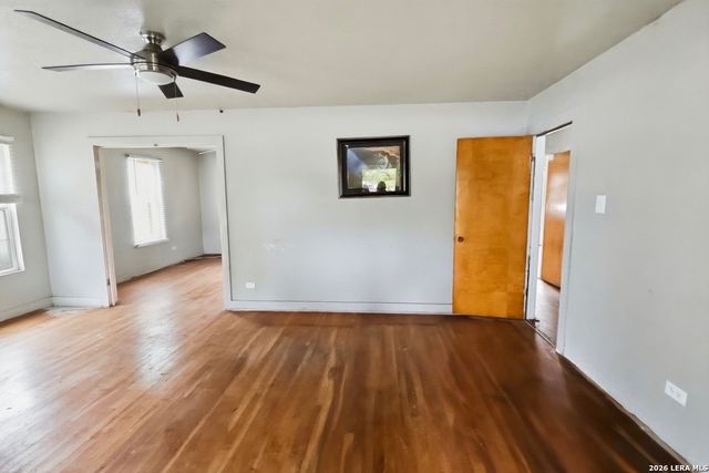 2425 N AUSTIN ST, Seguin, TX 78155