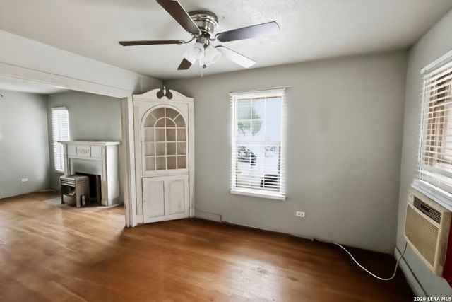 2425 N AUSTIN ST, Seguin, TX 78155
