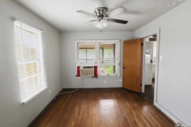 2425 N AUSTIN ST, Seguin, TX 78155