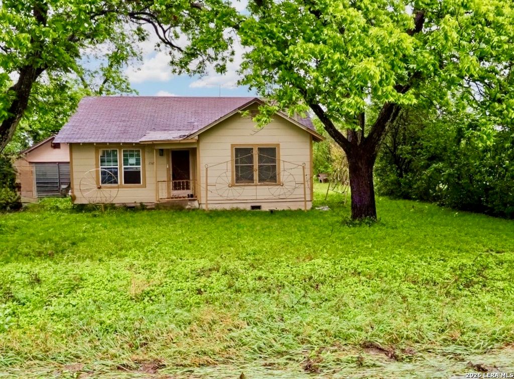 2425 N AUSTIN ST, Seguin, TX 78155