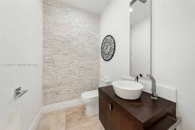 822 Meridian Ln, Hollywood, FL 33019