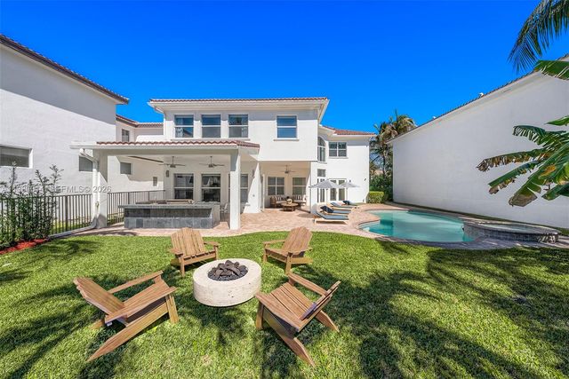 822 Meridian Ln, Hollywood, FL 33019