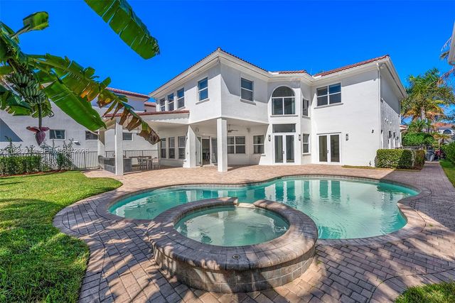 822 Meridian Ln, Hollywood, FL 33019