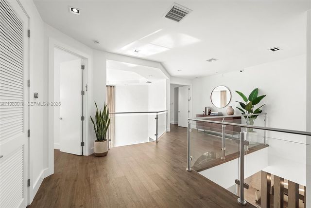 822 Meridian Ln, Hollywood, FL 33019