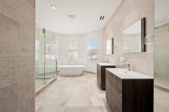 822 Meridian Ln, Hollywood, FL 33019