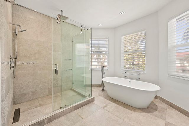 822 Meridian Ln, Hollywood, FL 33019