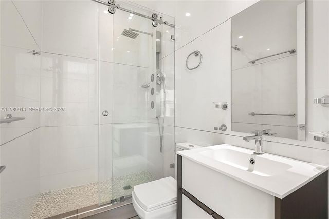 822 Meridian Ln, Hollywood, FL 33019