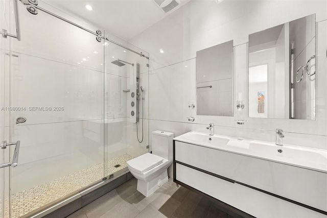 822 Meridian Ln, Hollywood, FL 33019