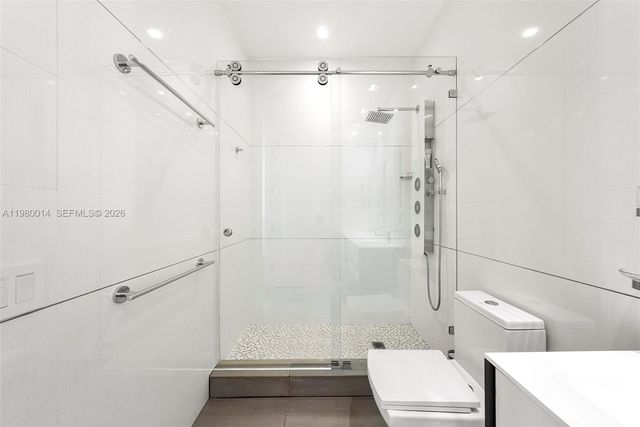 822 Meridian Ln, Hollywood, FL 33019