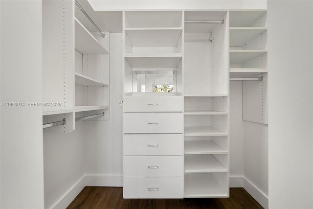 822 Meridian Ln, Hollywood, FL 33019