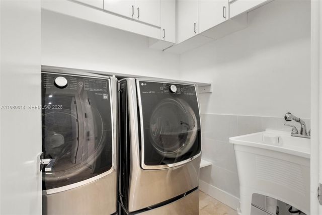 822 Meridian Ln, Hollywood, FL 33019