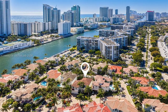 822 Meridian Ln, Hollywood, FL 33019