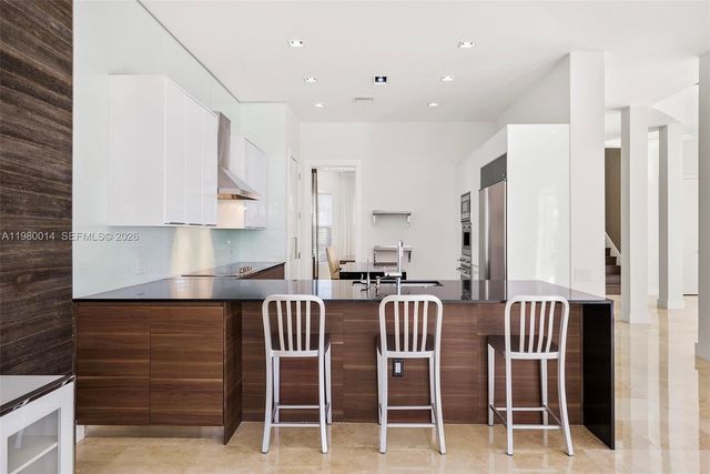 822 Meridian Ln, Hollywood, FL 33019