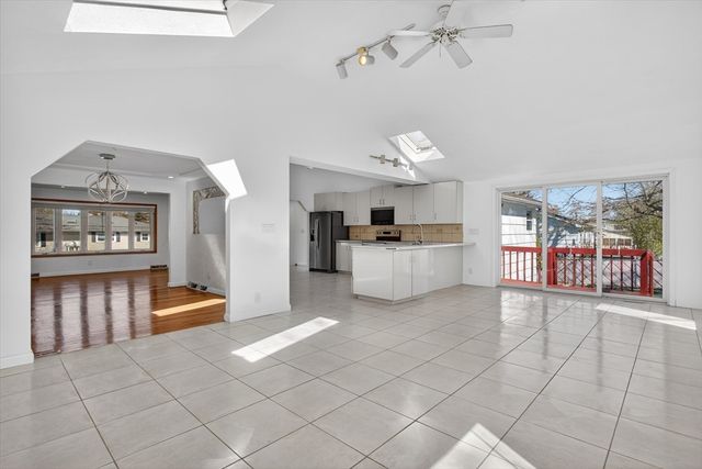 25 Gloversbrook Rd, Randolph, MA 02368