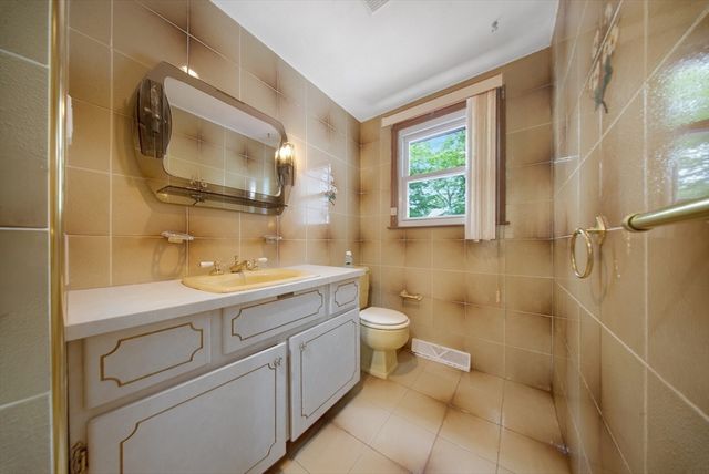 25 Gloversbrook Rd, Randolph, MA 02368