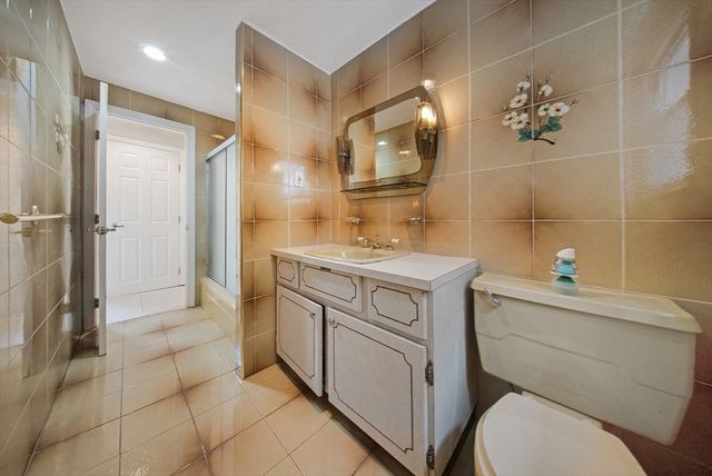 25 Gloversbrook Rd, Randolph, MA 02368
