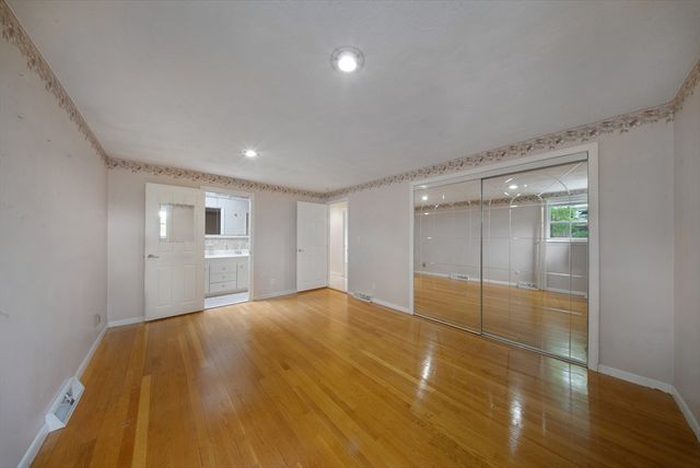 25 Gloversbrook Rd, Randolph, MA 02368