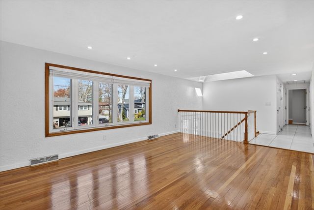 25 Gloversbrook Rd, Randolph, MA 02368