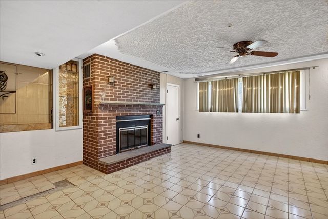 25 Gloversbrook Rd, Randolph, MA 02368