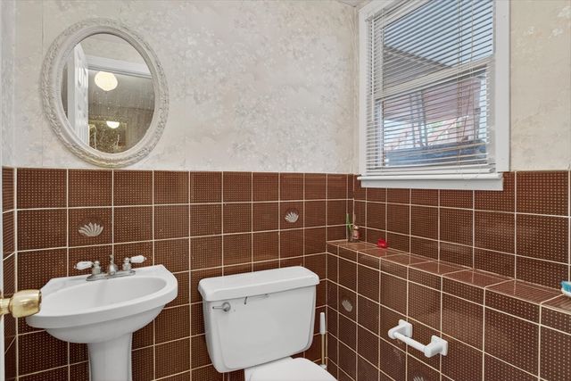 25 Gloversbrook Rd, Randolph, MA 02368