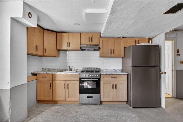 25 Gloversbrook Rd, Randolph, MA 02368