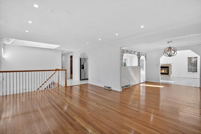 25 Gloversbrook Rd, Randolph, MA 02368