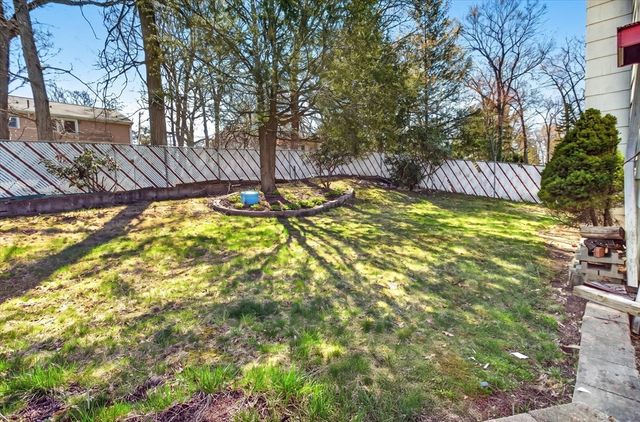 25 Gloversbrook Rd, Randolph, MA 02368