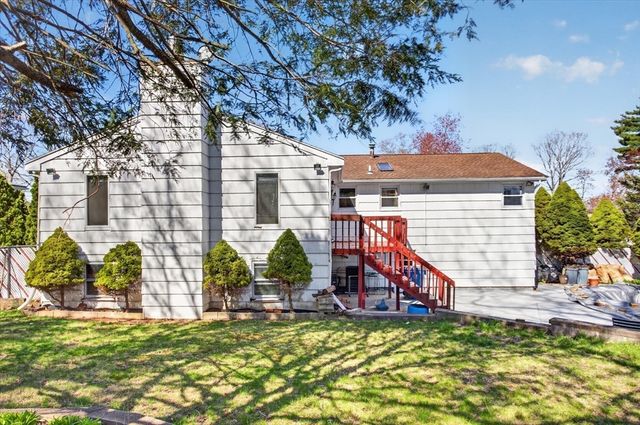 25 Gloversbrook Rd, Randolph, MA 02368