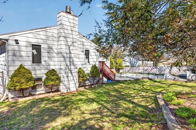 25 Gloversbrook Rd, Randolph, MA 02368