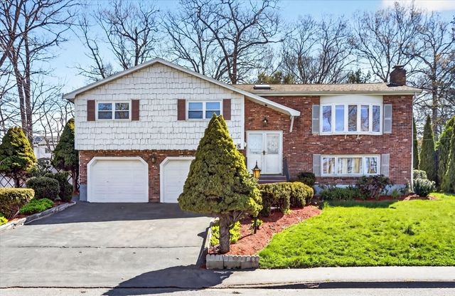 25 Gloversbrook Rd, Randolph, MA 02368