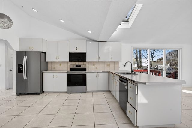 25 Gloversbrook Rd, Randolph, MA 02368