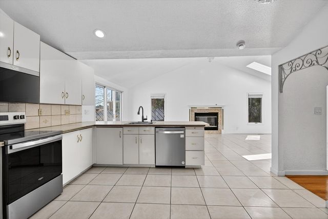 25 Gloversbrook Rd, Randolph, MA 02368