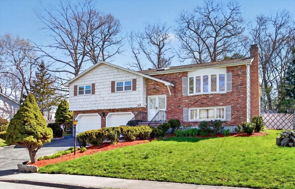 25 Gloversbrook Rd, Randolph, MA 02368