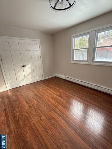 16 Central 1, Bergenfield, NJ 07621