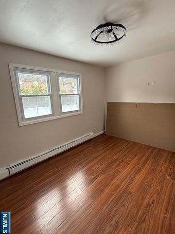 16 Central 1, Bergenfield, NJ 07621