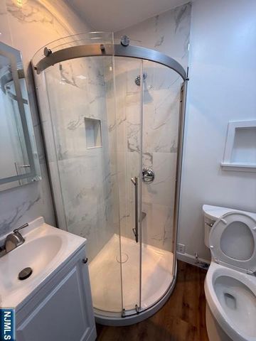 16 Central 1, Bergenfield, NJ 07621