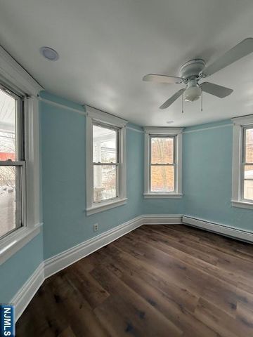 16 Central 1, Bergenfield, NJ 07621