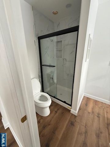 16 Central 1, Bergenfield, NJ 07621