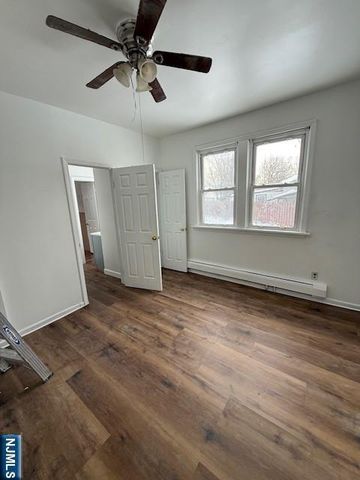 16 Central 1, Bergenfield, NJ 07621