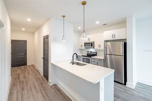 1420 LAKEFRONT DRIVE 2204, Sarasota, FL 34240